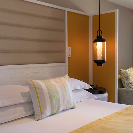 Constance Belle Mare Plage Bagian luar foto A bedroom at the hotel