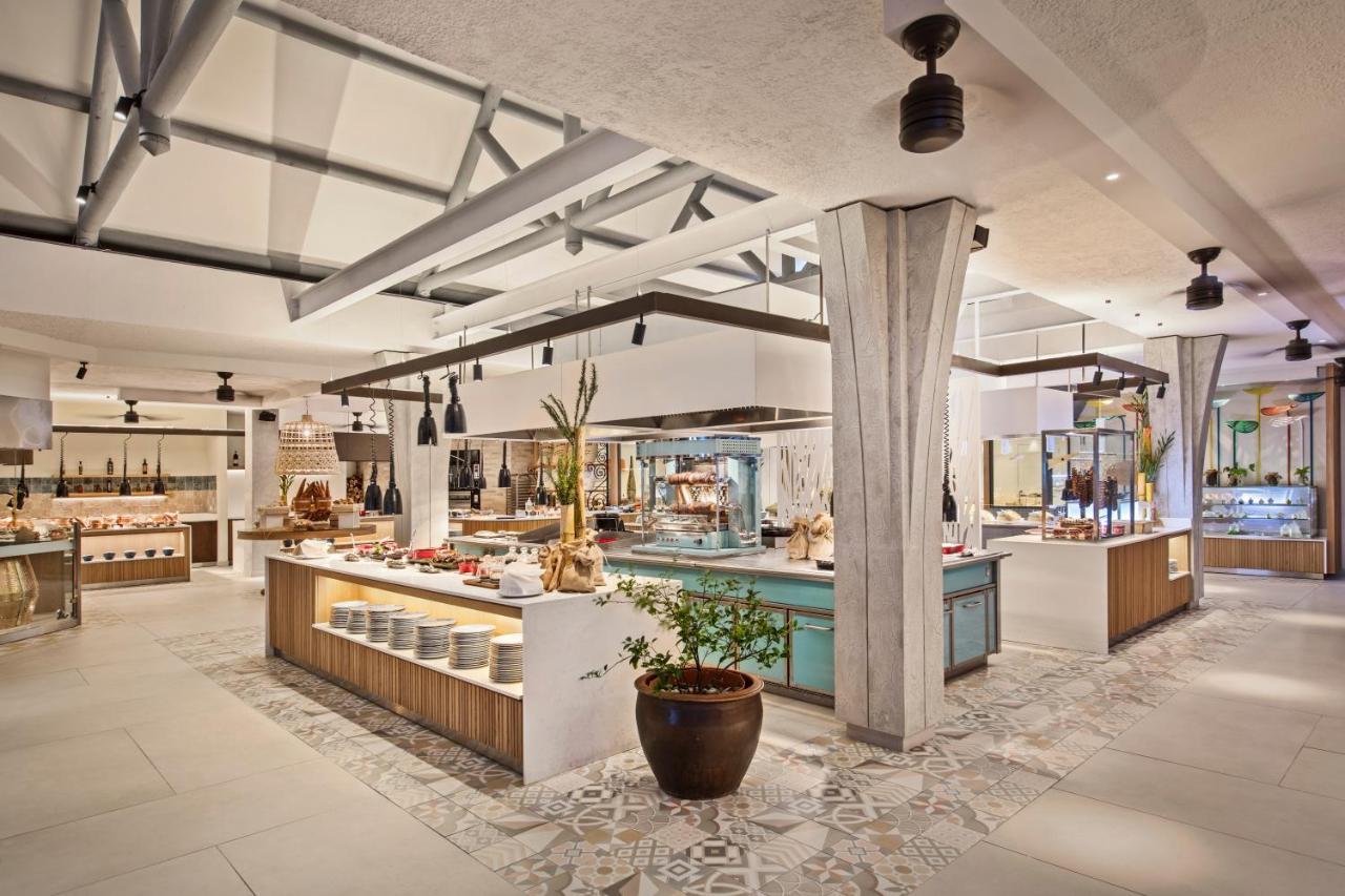 Constance Belle Mare Plage Bagian luar foto The buffet at the hotel