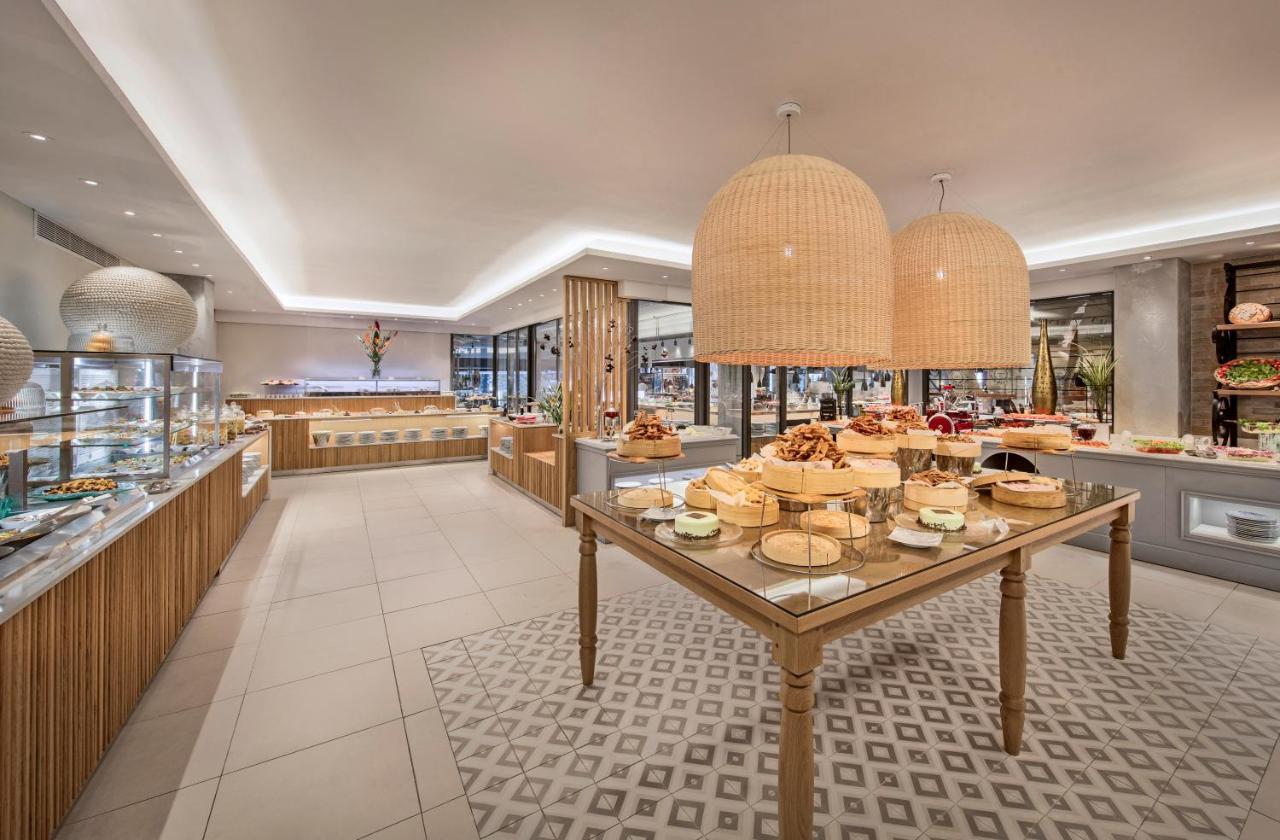 Constance Belle Mare Plage Bagian luar foto The buffet at the hotel