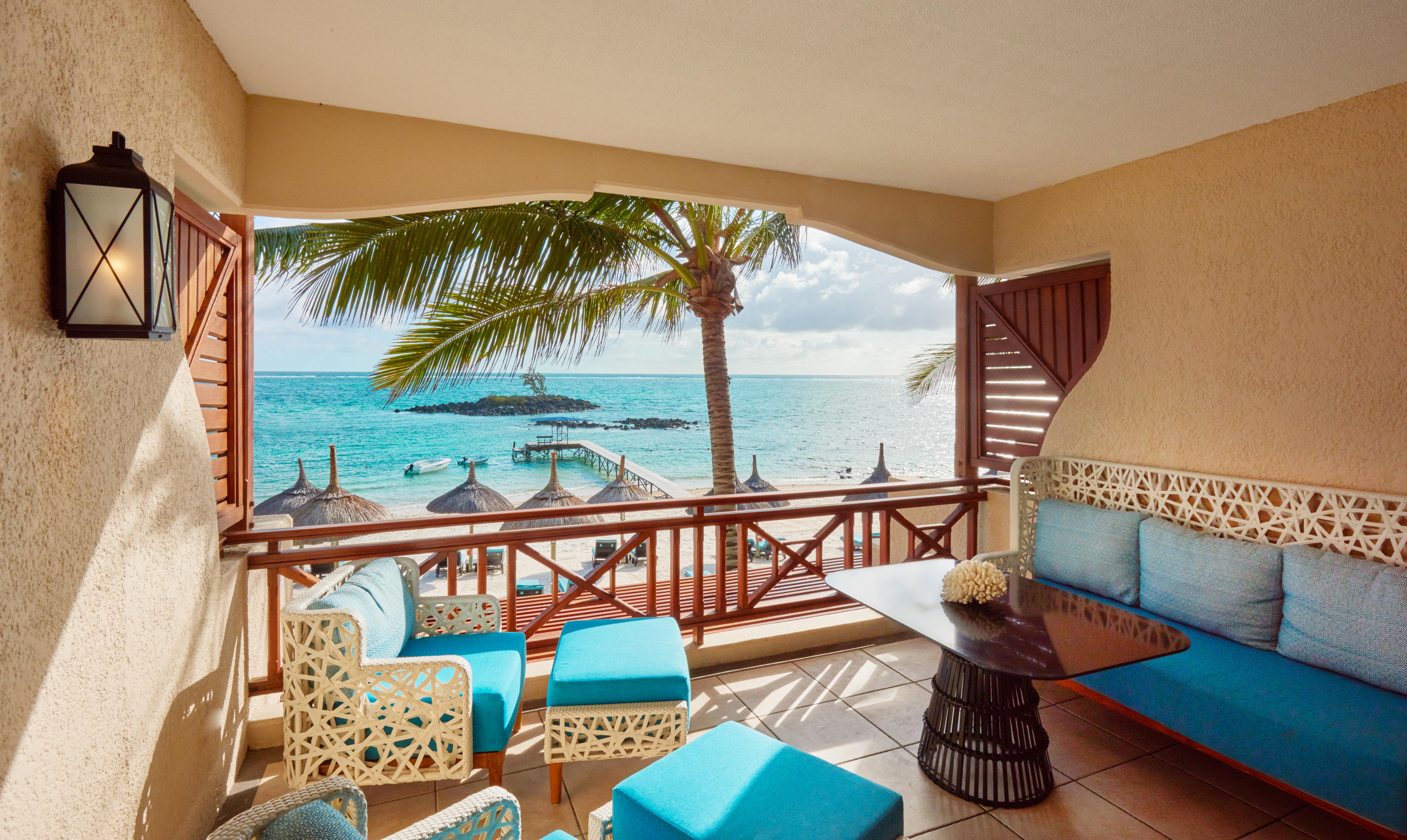 Constance Belle Mare Plage Bagian luar foto A view of the beach from a suite at the resort