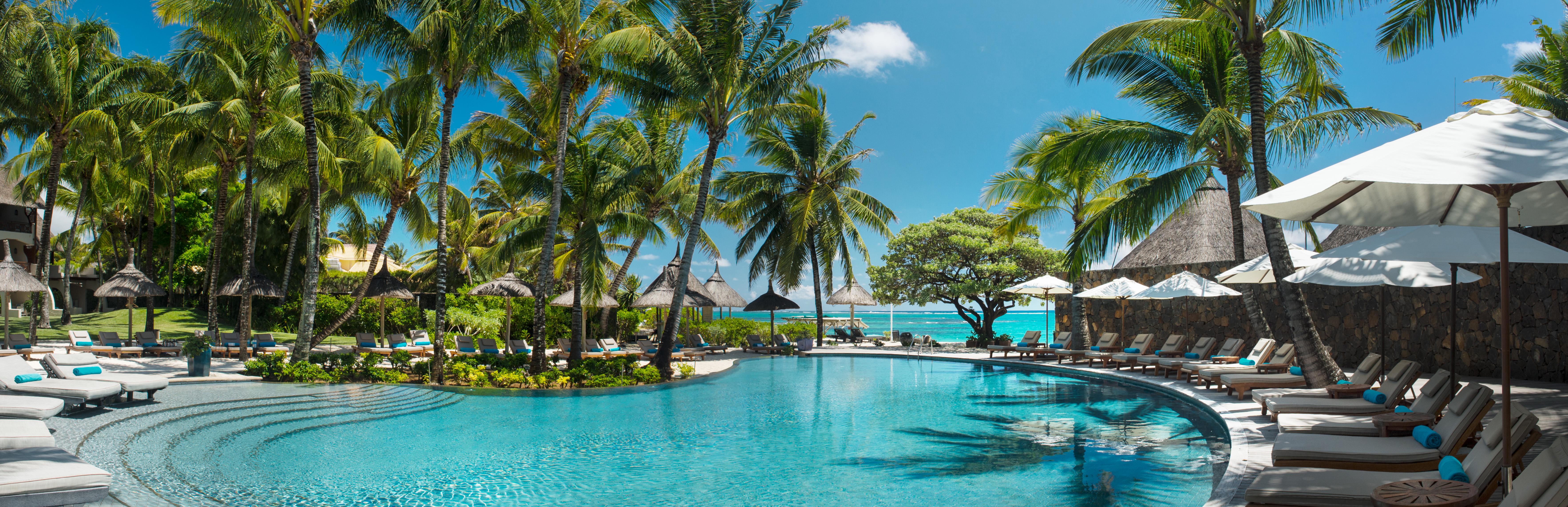 Constance Belle Mare Plage Bagian luar foto The pool at the Four Seasons Resort Bora Bora