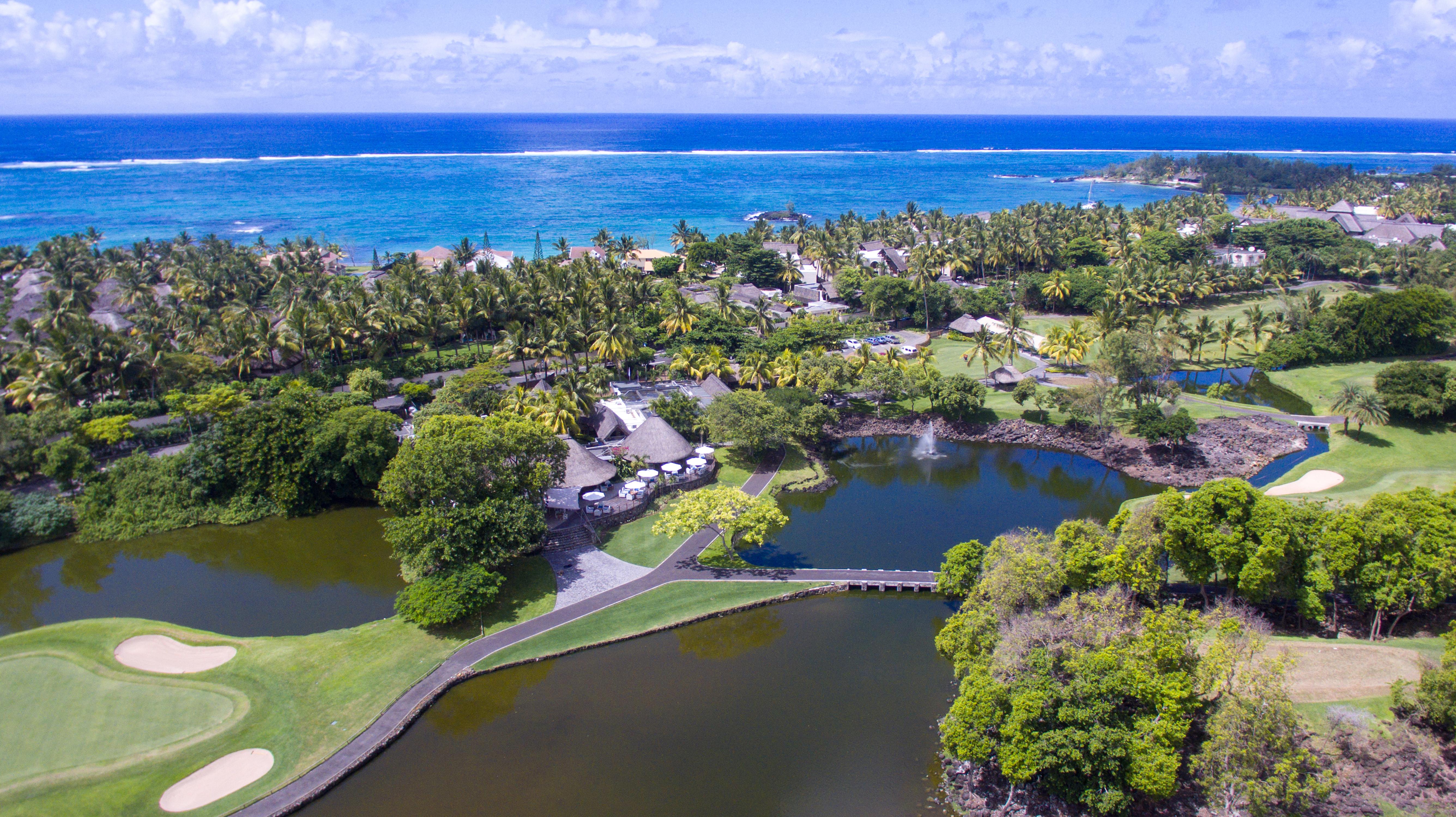 Constance Belle Mare Plage Bagian luar foto Aerial view of the golf course