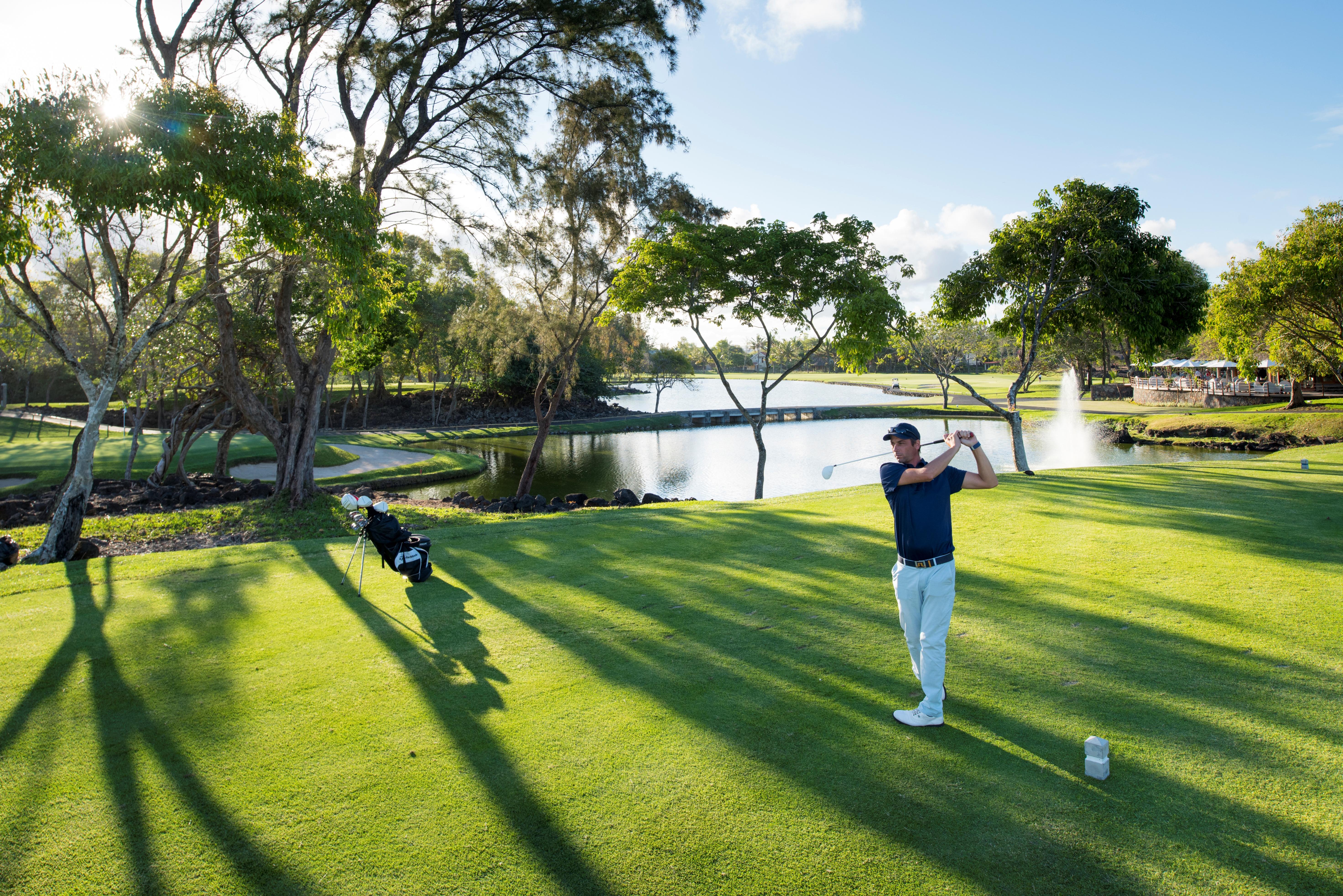 Constance Belle Mare Plage Bagian luar foto Golf at the Sanctuary Cove Resort