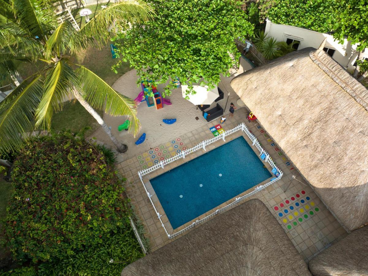Constance Belle Mare Plage Bagian luar foto Swimming pool at the school