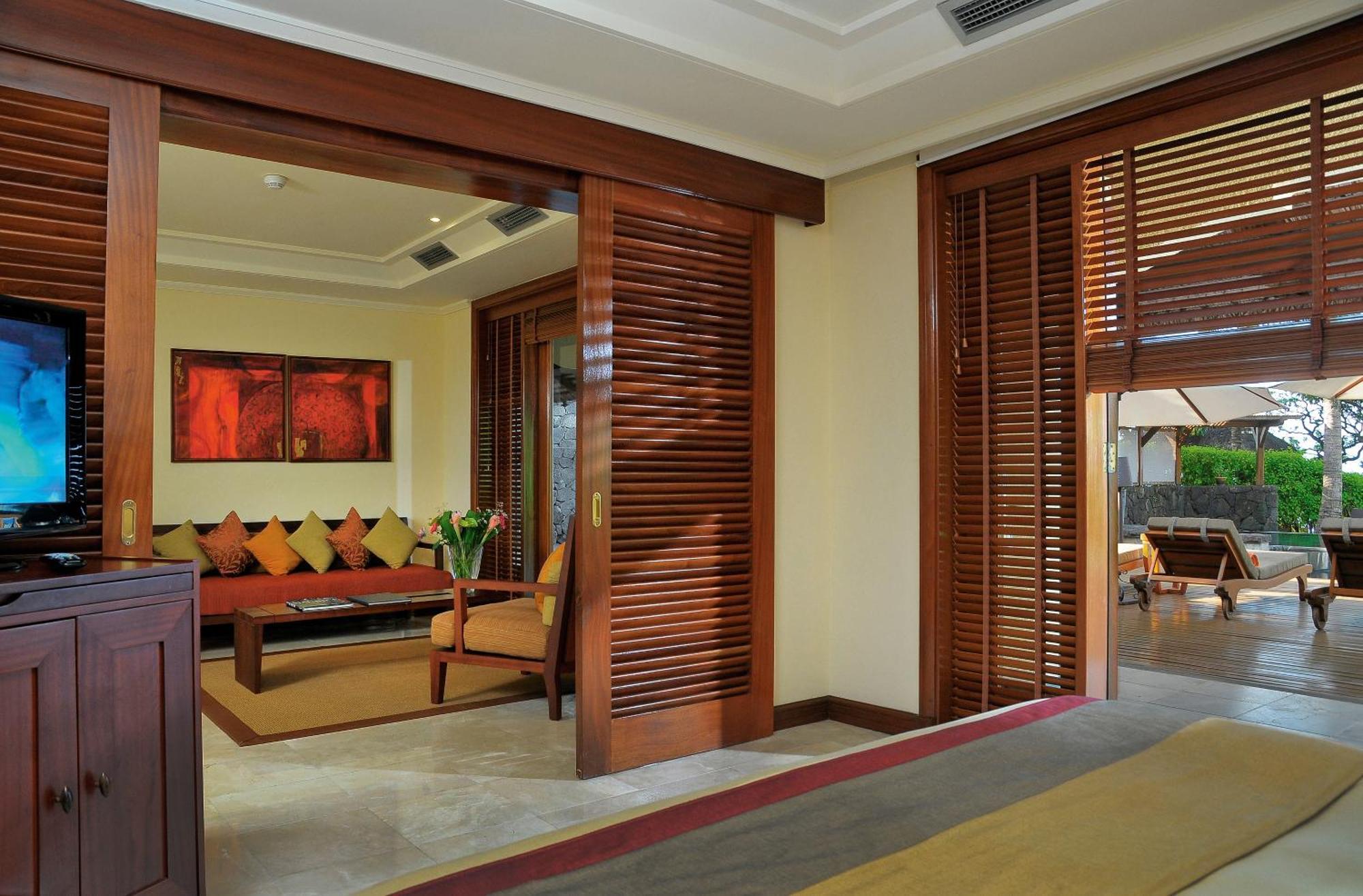 Constance Belle Mare Plage Ruang foto Interior of a suite at the Taj Bengal