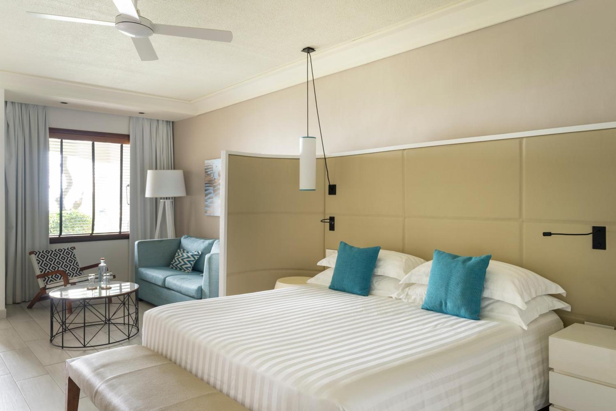 Constance Belle Mare Plage Bagian luar foto A bedroom at the hotel