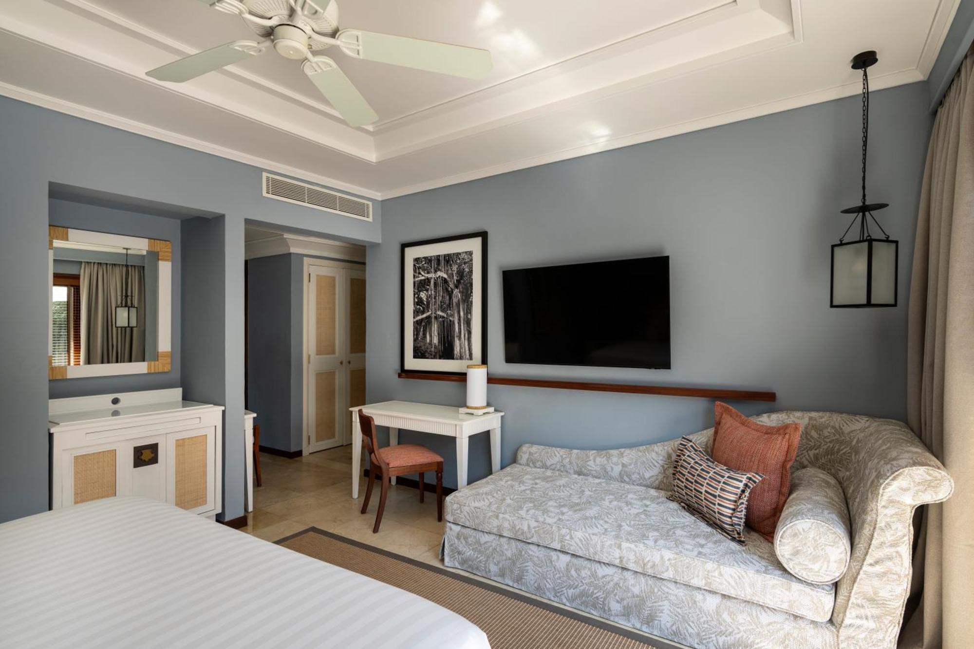 Constance Belle Mare Plage Bagian luar foto A room at the hotel