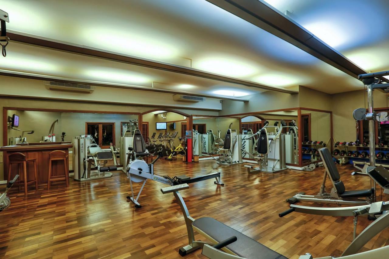 Constance Belle Mare Plage Bagian luar foto The gym at the hotel
